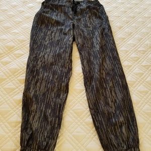 32 Degrees Cool black and green joggers Small